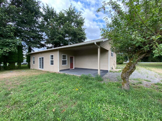 property at 5895 Lind Rd