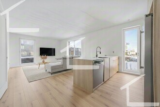 1035 Commonwealth Ave in Allston, MA - Building Photo - Building Photo