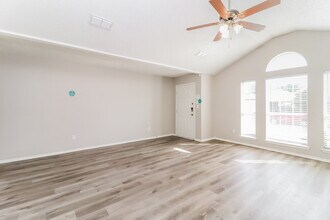 5616 Colebrook Trail in Arlington, TX - Foto de edificio - Building Photo