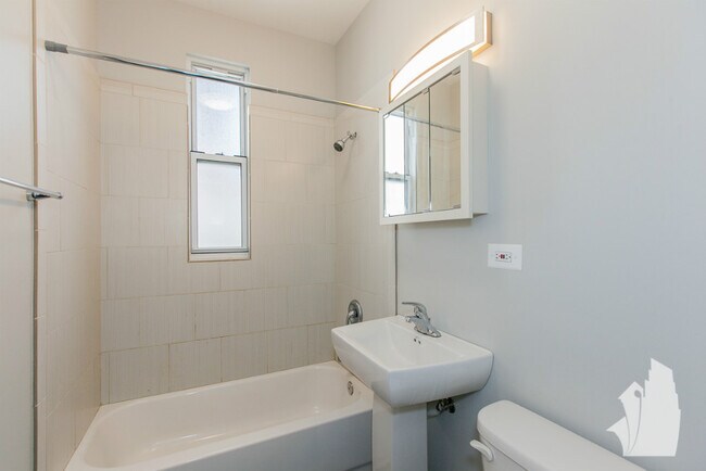 3309 N Southport Ave, Unit GDN in Chicago, IL - Building Photo - Building Photo