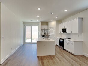 525 Sacred Lotus Pl in Henderson, NV - Building Photo - Building Photo