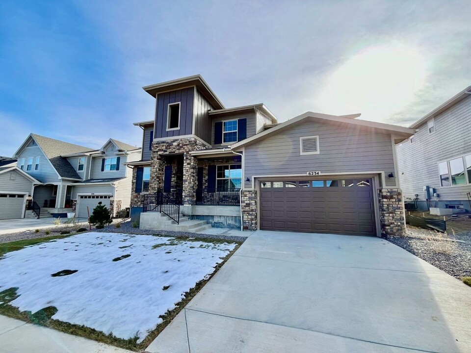 6234 E 141st Ave in Thornton, CO - Foto de edificio