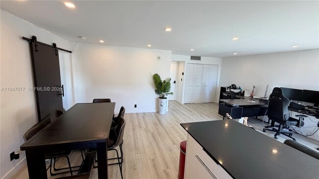 16919 N Bay Rd in Sunny Isles Beach, FL - Building Photo - Building Photo