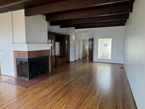 7103 Rindge Ave in Los Angeles, CA - Foto de edificio - Building Photo