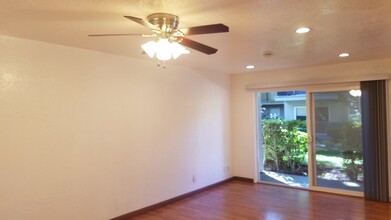 181 Del Medio Ave, Unit 106 in Mountain View, CA - Building Photo - Building Photo