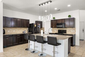 121 Leona River Trl in Hutto, TX - Building Photo - Building Photo