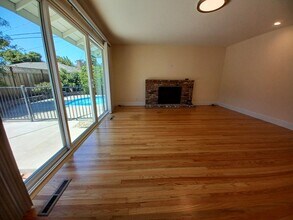 1555 Bedford Ave in Sunnyvale, CA - Building Photo - Building Photo