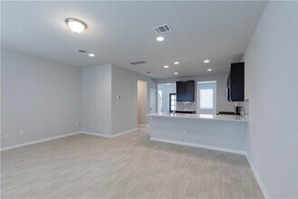 2024 Pecan Island Dr in Leander, TX - Foto de edificio - Building Photo