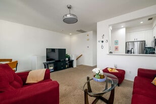 2983 Paseo Almiar in Carlsbad, CA - Building Photo