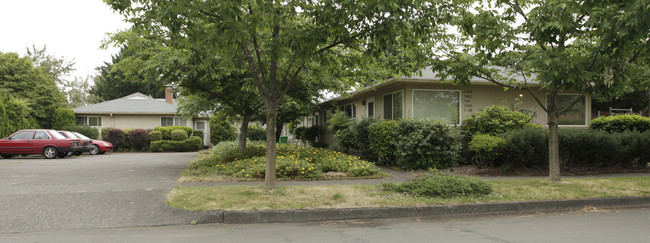 3340-3408 SE 58th Ave in Portland, OR - Building Photo - Building Photo