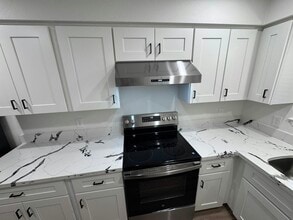 2126 N Glenn Ave in Fresno, CA - Building Photo - Building Photo