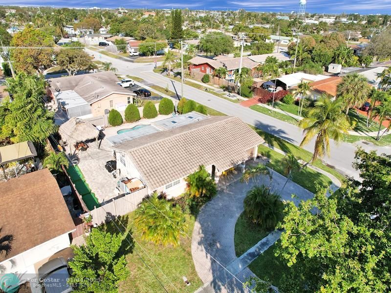 1301 SE 2nd Terrace in Deerfield Beach, FL - Foto de edificio