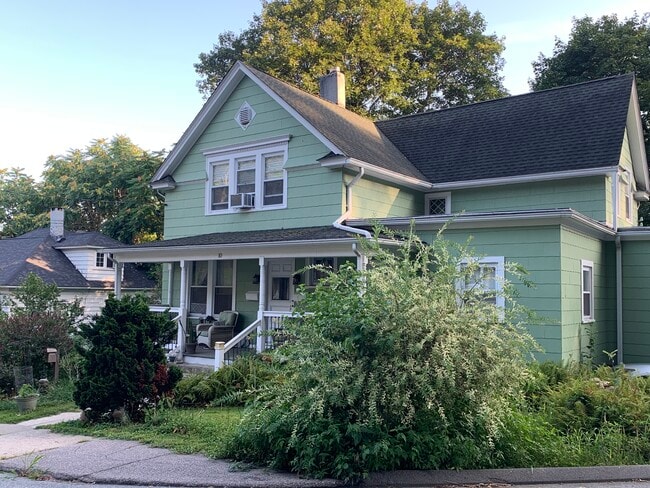 10 Brown St, Unit 10 Brown St in Norwich, CT - Building Photo - Building Photo