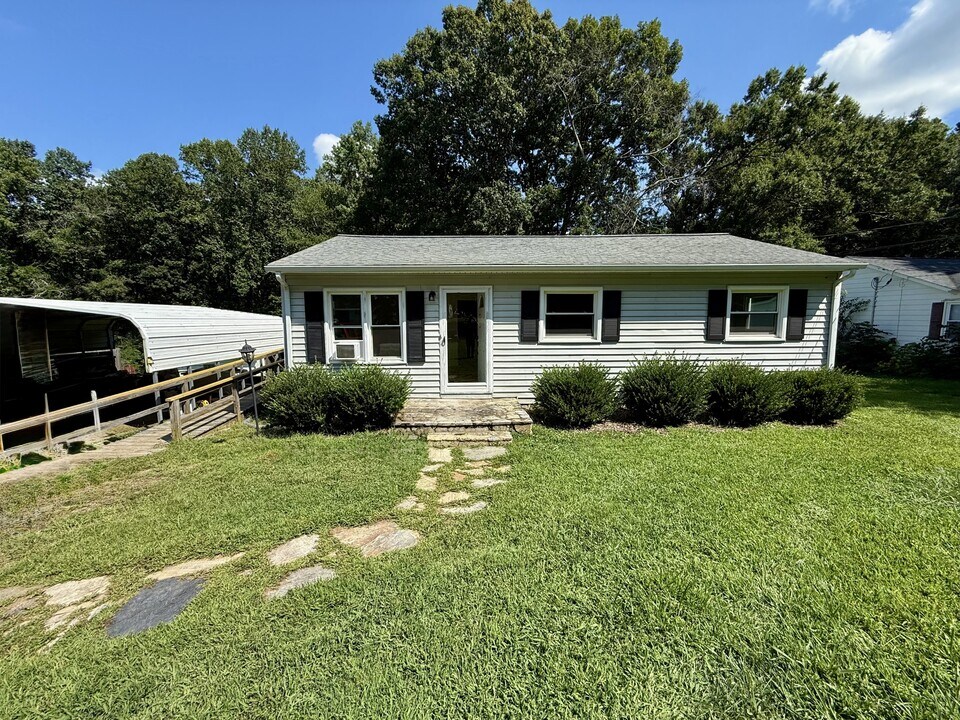 1602 Glenside Dr in Greensboro, NC - Building Photo