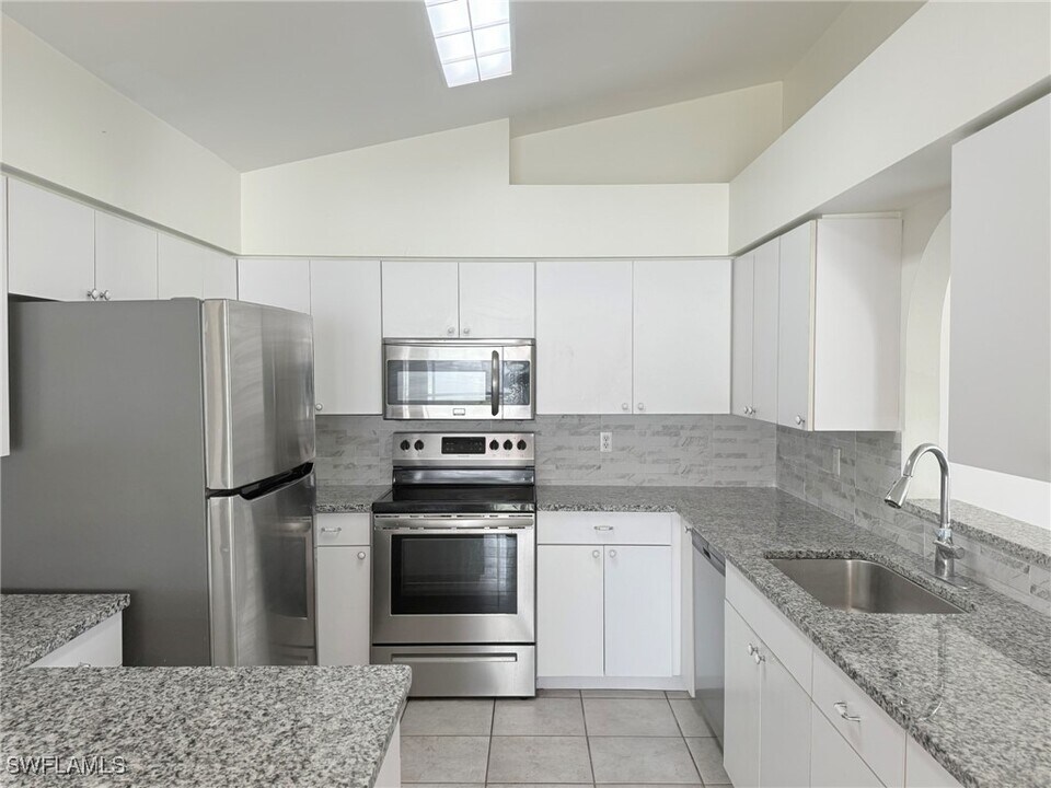 4150 Tarpon Ave in Bonita Springs, FL - Foto de edificio