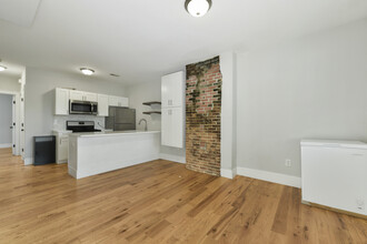 148 Bremen St, Unit 3 in Boston, MA - Building Photo - Building Photo