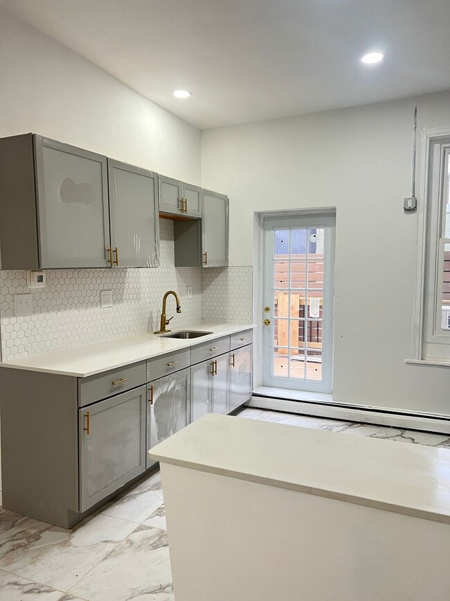 644 South St, Unit 1 in Philadelphia, PA - Building Photo - Building Photo