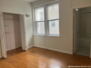 1423 Commonwealth Ave, Unit 202 in Boston, MA - Building Photo - Building Photo