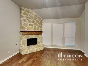 219 Hartley Ln in Red Oak, TX - Foto de edificio - Building Photo