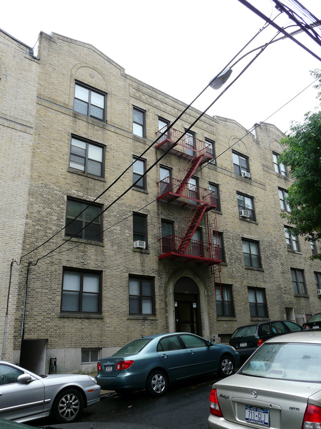 268 E 237th St in Bronx, NY - Foto de edificio - Building Photo