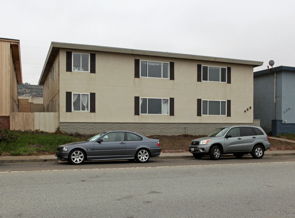 Pacific Manor Apartments in Pacifica, CA - Building Photo