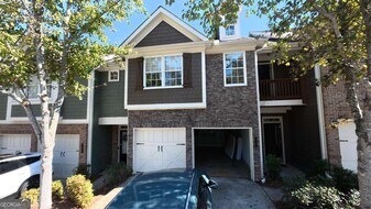 2398 Meadow Falls Ln in Duluth, GA - Building Photo