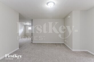 1673 Blue Lake Dr in Greenwood, IN - Building Photo - Building Photo