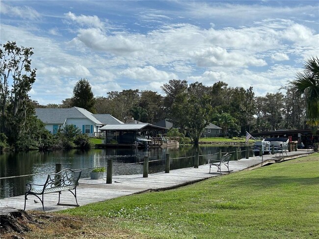 1640 Juno Trail in Astor, FL - Building Photo - Building Photo