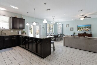 94 Dolphin St in Destin, FL - Building Photo - Building Photo