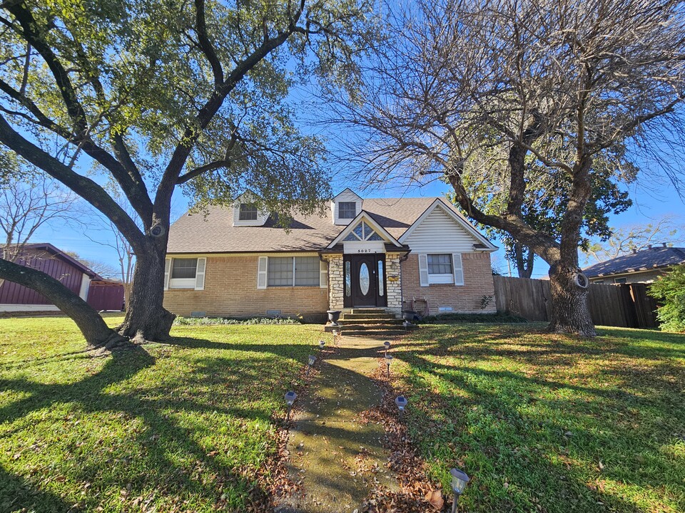 5027 Regatta Dr in Dallas, TX - Building Photo