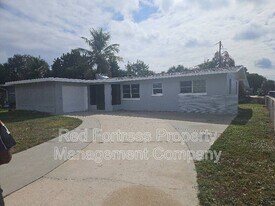 2530 Kennesaw St in Ft. Myers, FL - Building Photo