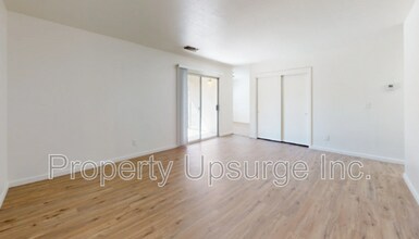 1063 Del Sol Pl in Redding, CA - Building Photo - Building Photo