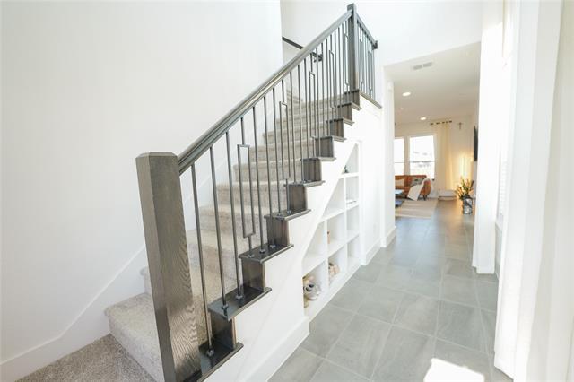 7557 Donnelly Ave in Dallas, TX - Foto de edificio - Building Photo