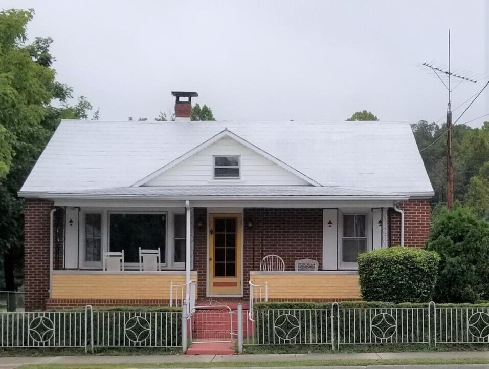 103 W 29th St in Buena Vista, VA - Building Photo