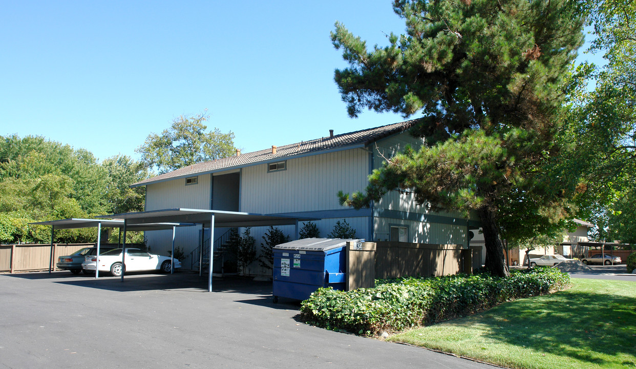 834 Carlita Cir in Rohnert Park, CA - Building Photo