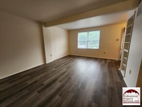1738 Carriage Way in Frederick, MD - Foto de edificio - Building Photo
