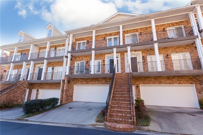 property at 2556 Oglethorpe Cir NE