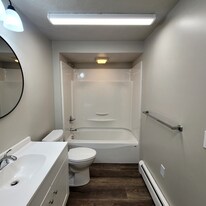 201 Rose Ln St SE in North Canton, OH - Building Photo