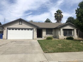 2975 Pine St in Hanford, CA - Building Photo