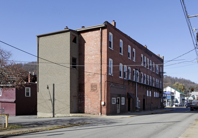 1102-1104 Philadelphia St in Indiana, PA - Building Photo - Building Photo