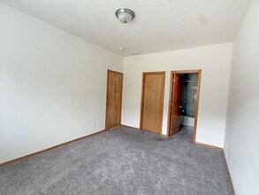 1102 Golden Hills Dr in Cheney, WA - Building Photo - Building Photo