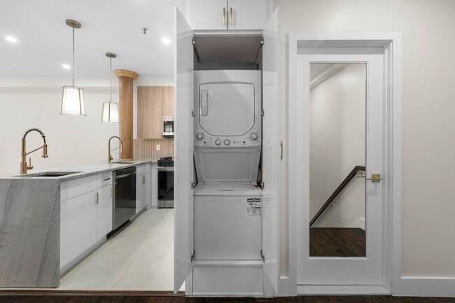 556 1st St in Hoboken, NJ - Building Photo - Building Photo