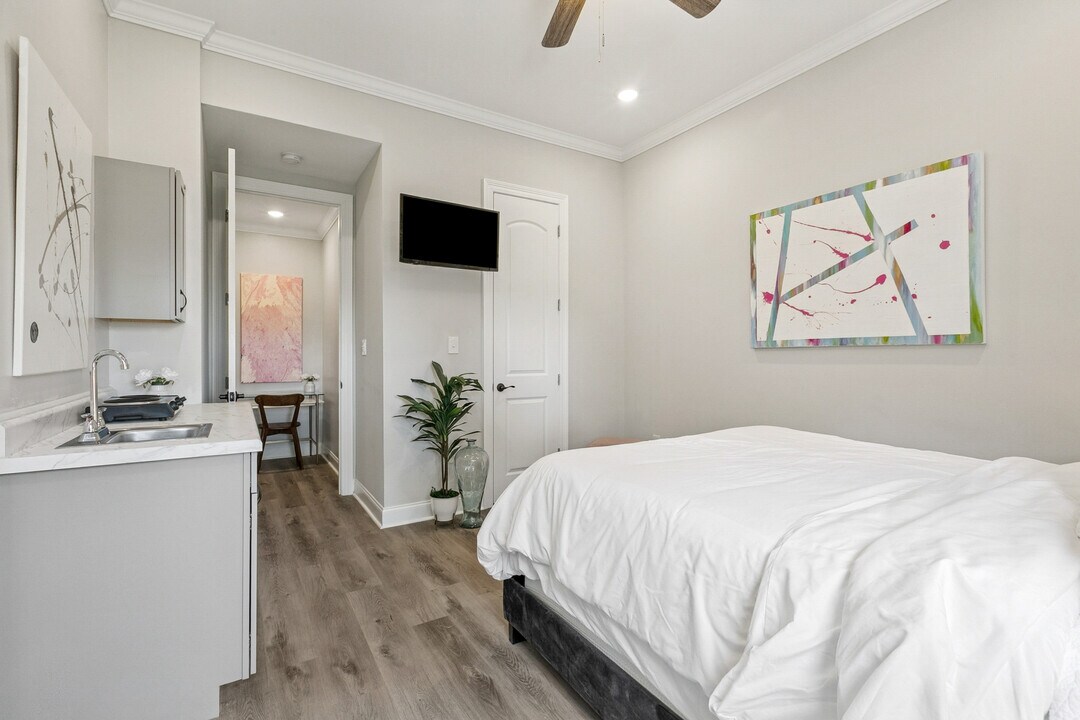 2323 Leonidas St, Unit The Lavender Suite in New Orleans, LA - Foto de edificio
