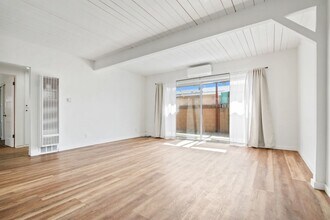 4925 Locust Ave in Long Beach, CA - Building Photo - Building Photo