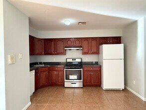 212 New York Ave in Jersey City, NJ - Building Photo - Building Photo