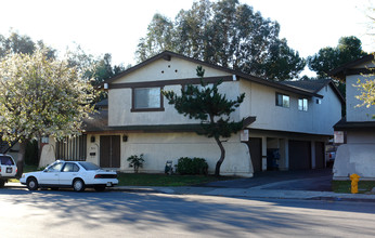 7420 Carie Ln in Stanton, CA - Foto de edificio - Building Photo