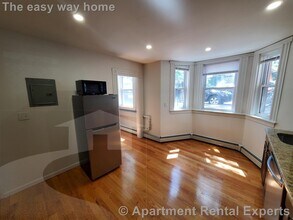 223 Broadway, Unit #5 in Cambridge, MA - Building Photo - Building Photo