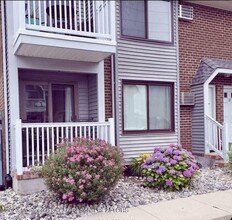 1382 Ocean Ave in Sea Bright, NJ - Foto de edificio - Building Photo
