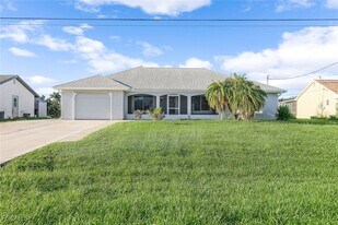 17075 Edgewater Dr in Port Charlotte, FL - Building Photo