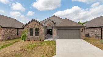 621 Riley Ln in Maumelle, AR - Building Photo